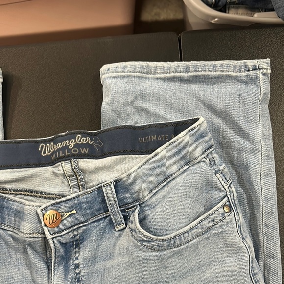 510.  Wrangler Light Blue Boot Cut Jeans - Picture 6 of 15